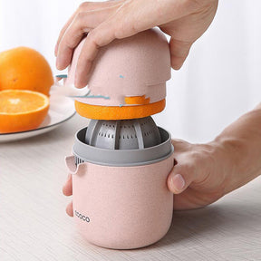 Portable hand juicer