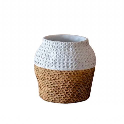 Plant pot for garden decorations in sisal