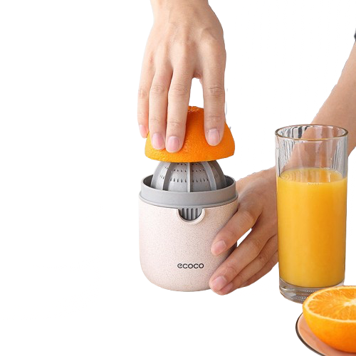 Portable hand juicer